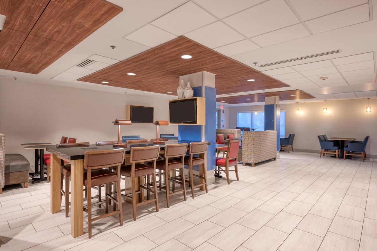 Holiday Inn Express Radcliff Fort Knox By Ihg Exterior foto